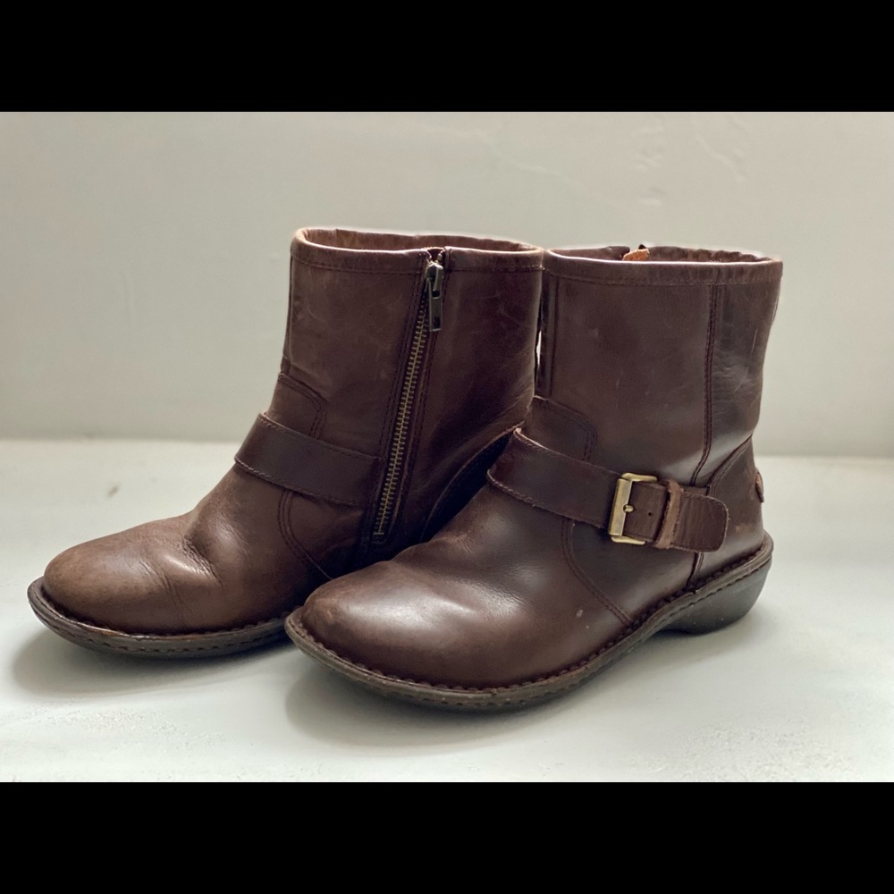 Leather Sherpa lined Uggs